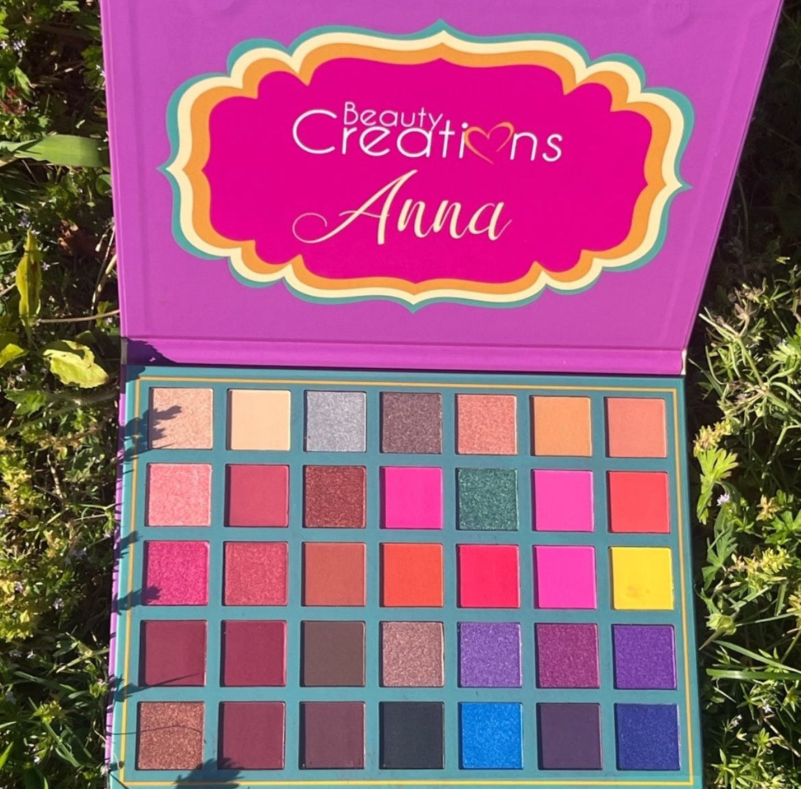 Anna eyeshadow palette