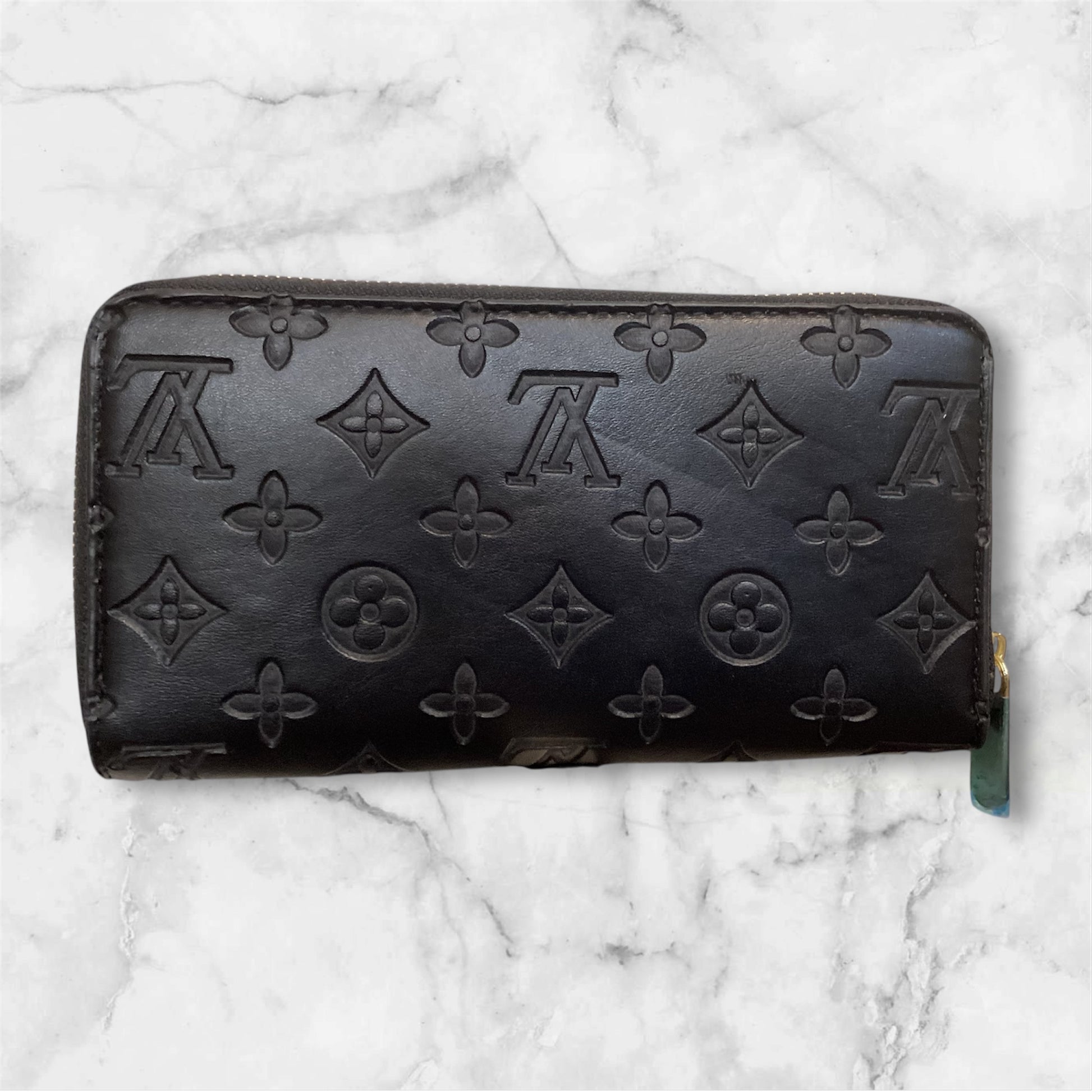 Lv wallet with earrings
